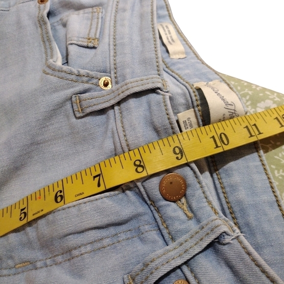 UNIVERSAL Thread Jeans - Picture 4 of 5